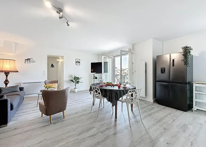 Les Roches By Interhome Appartamento